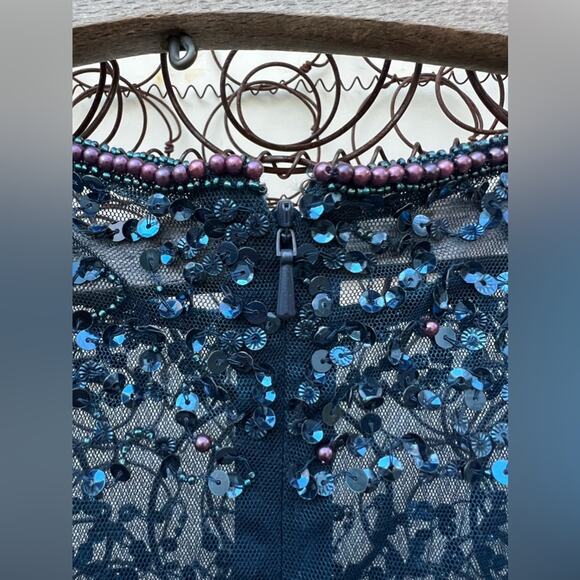 Adriana Papell Navy Blue Bead Sequin Long Formal Short Sleeve Glam Gown Size 8 - Picture 5 of 11